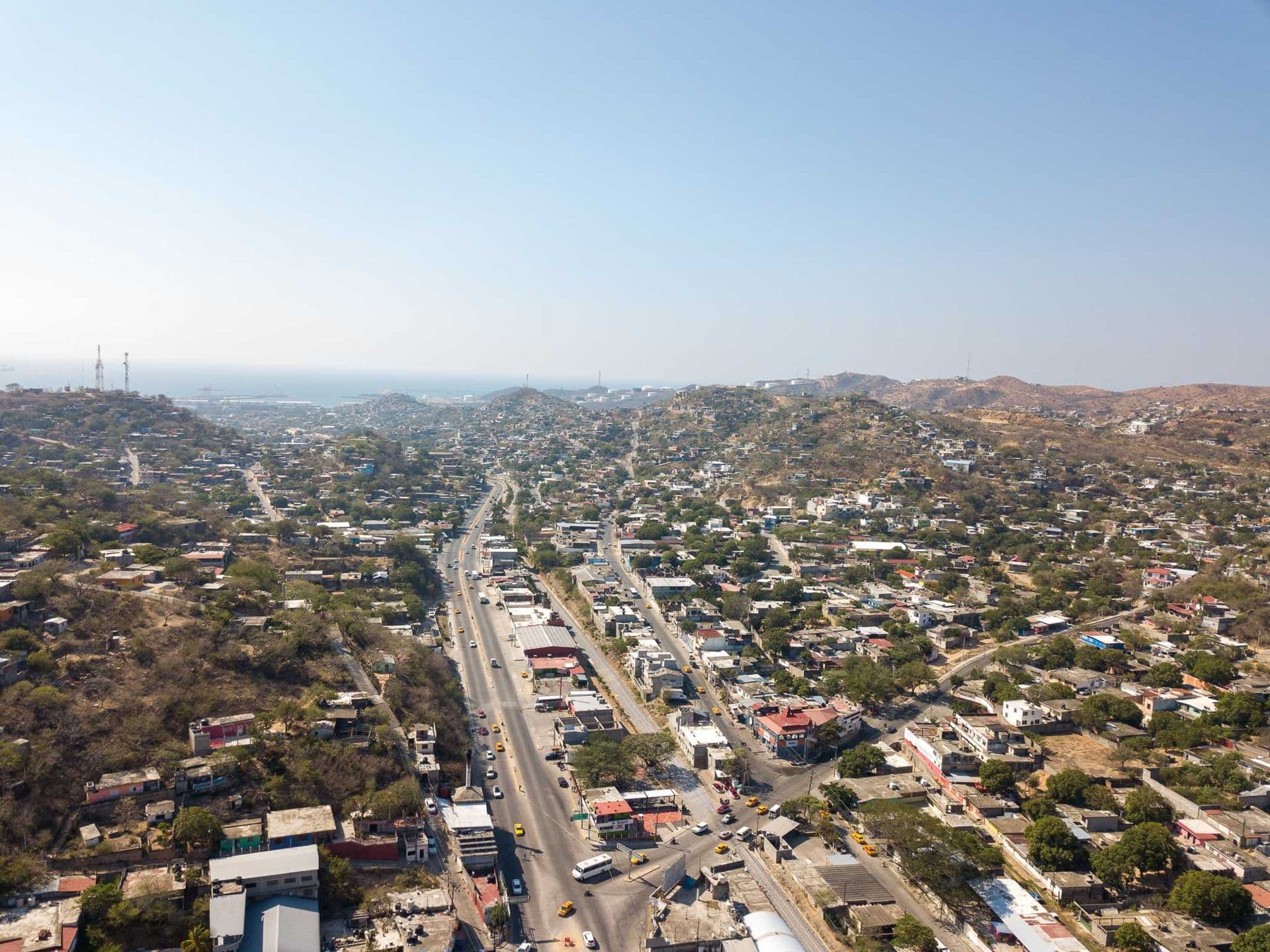 Vista aérea de Salina Cruz y la carretera Transístmica